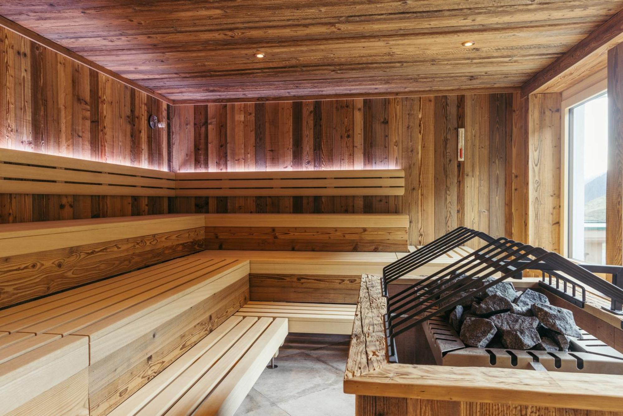Hotel NeuhinterТукс Экстерьер фото